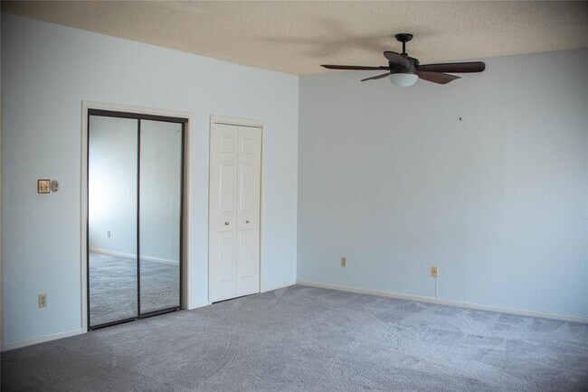 Building Photo - 10819 Crown Colony Dr