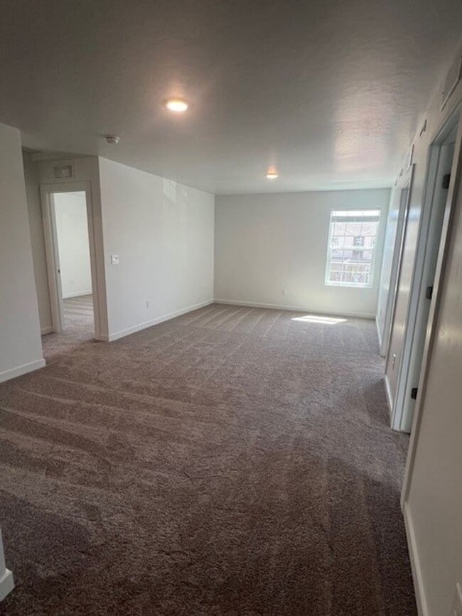 Building Photo - Newer 4 bed 2.5 bath home in Caldwell, just off Middleton Rd and Ward Rd.