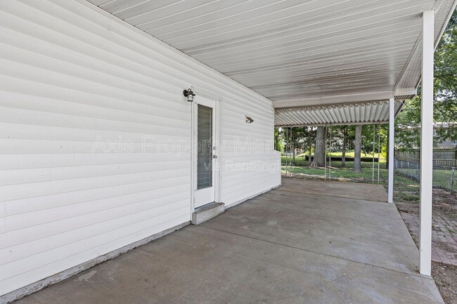 Building Photo - 906 Chula Dr