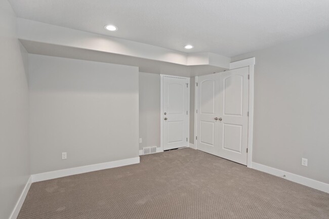 Building Photo - 2289 E 430 S