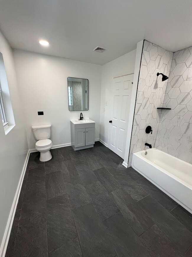 Building Photo - 912 Pennell St