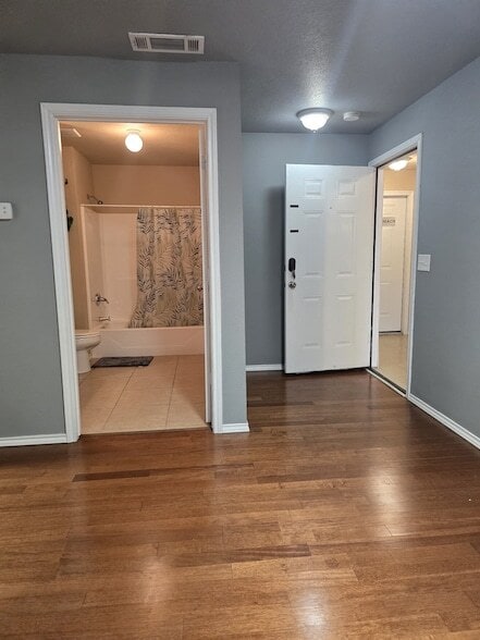 Building Photo - 654 St Louis Ave