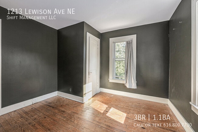 Building Photo - 1213 Lewison Ave NE