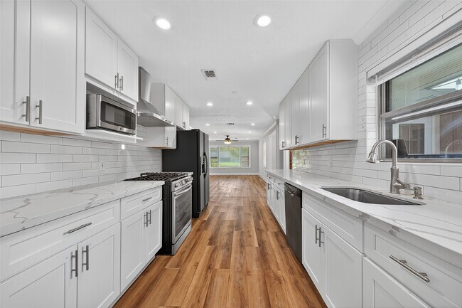 Building Photo - 4038 Cheena Dr
