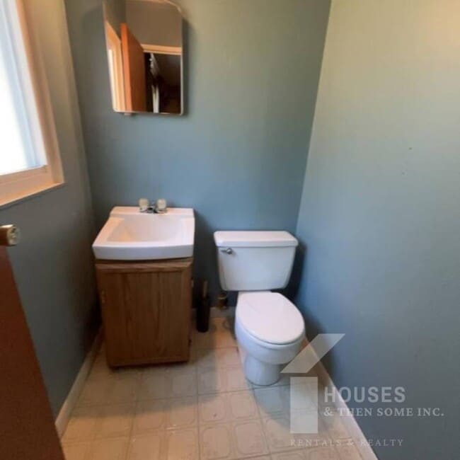 Building Photo - 113 Susan Ave