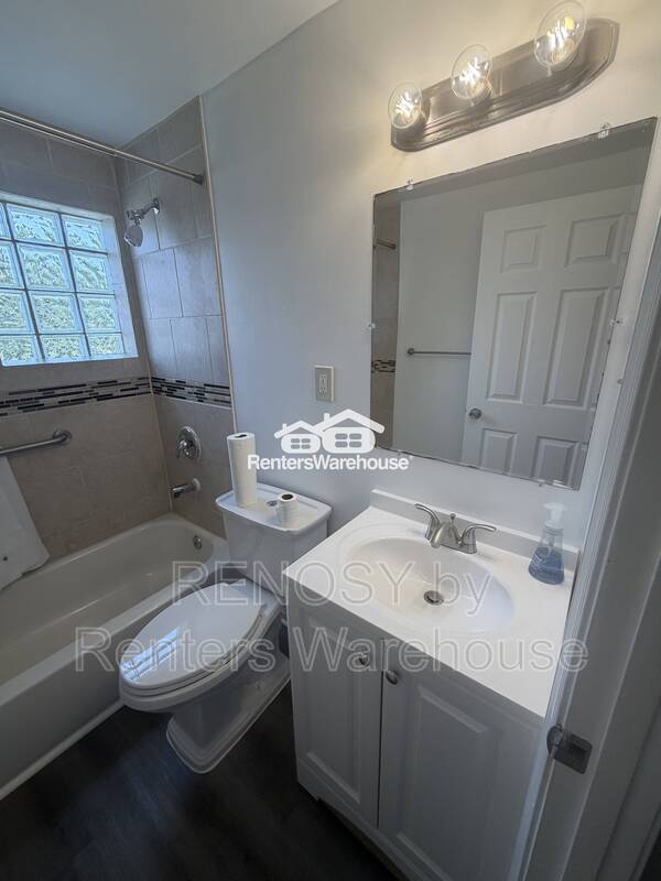 Building Photo - 2067 Larkhall Rd