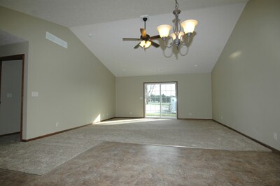 Building Photo - 691 Denise Dr