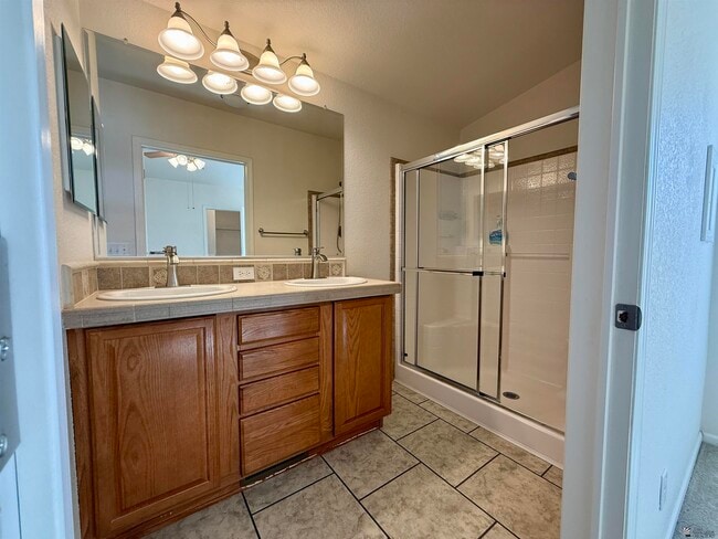 Building Photo - 13239 E 48th Dr