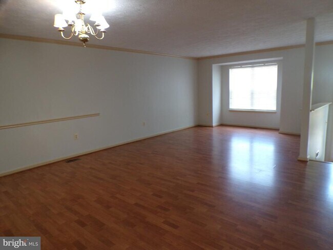 Building Photo - 114 Park Cove Dr