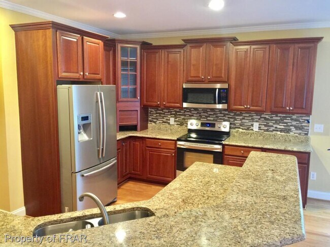Building Photo - 586 Ruth Cir