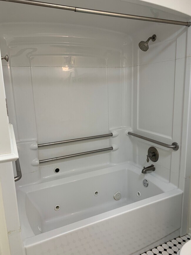 Bathroom - 1708 N Bissell St
