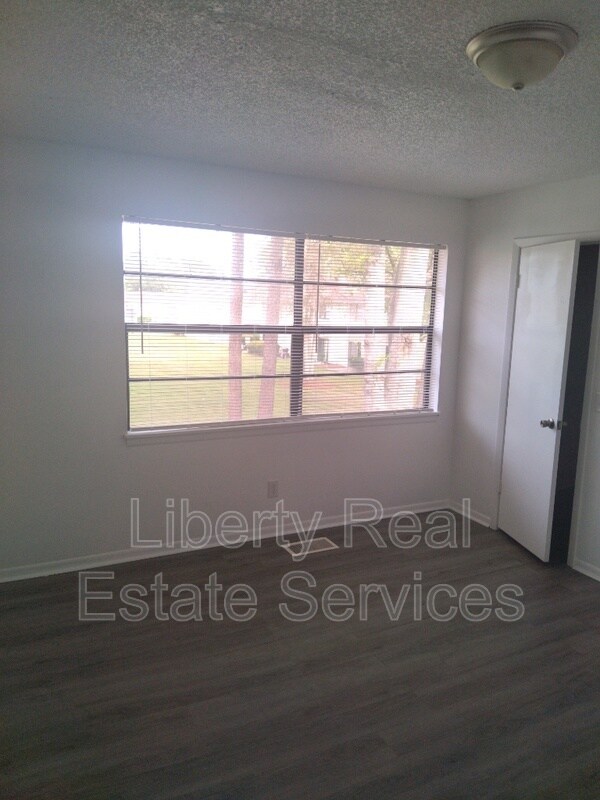 Building Photo - 901 Olmstead Dr