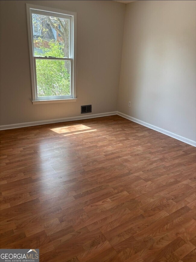Building Photo - 1070 Meadowsong Cir