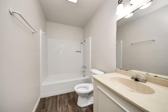 Building Photo - 1133 Kingston Dr