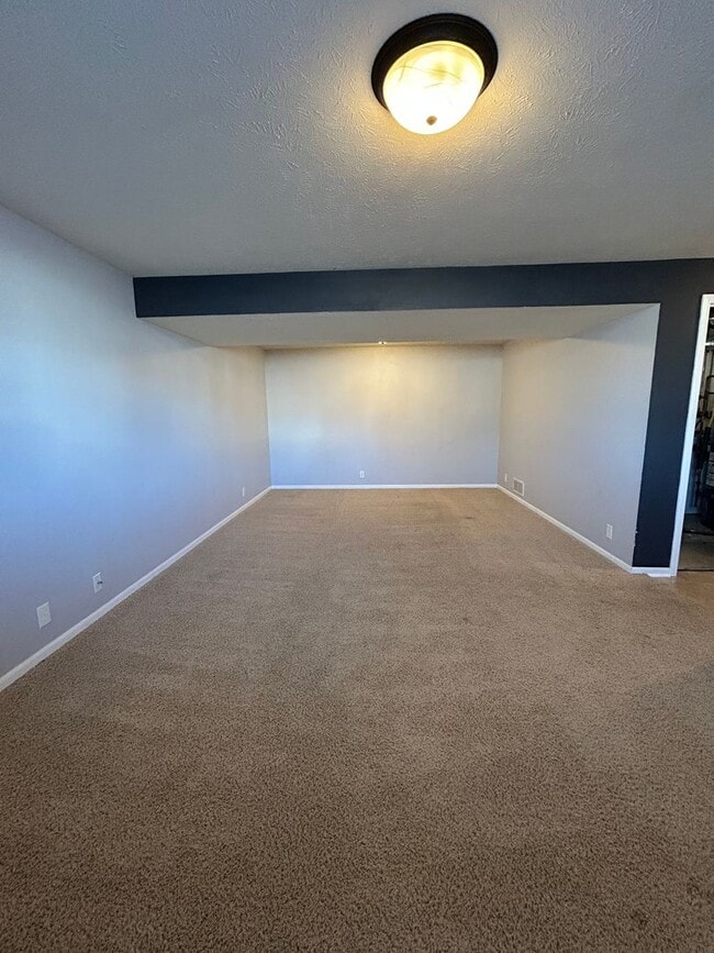 Building Photo - Spacious 3 Bed, 2 Bath Home in Papillion, Ne