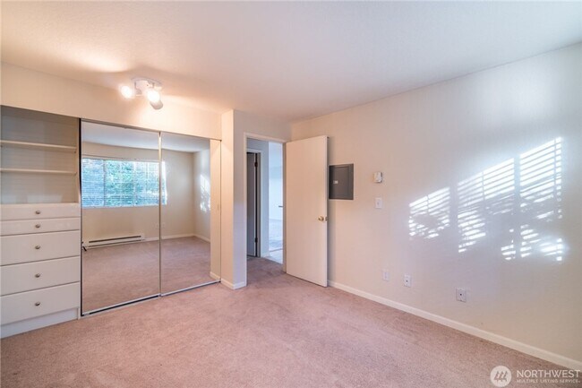 Building Photo - Lake Sammamish View Condo For Lease