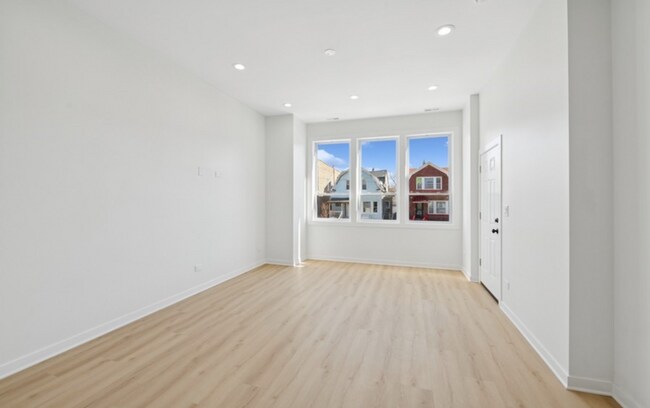 Building Photo - Modern and Luxurious 3b/2b Apartment in Humboldt Park