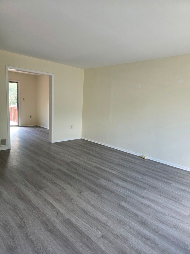 Building Photo - COMING SOON - Townhome in Bear Area