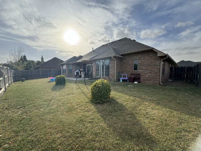 Building Photo - 2001 Mt Vernon Rd