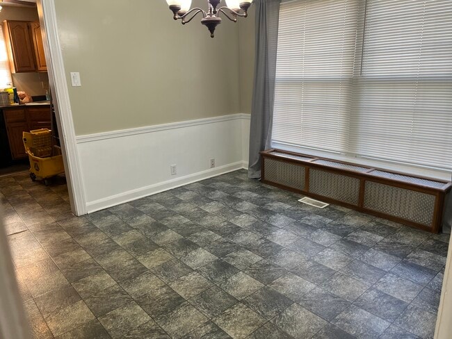 Building Photo - 34 Shadyside Dr