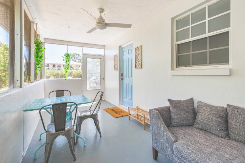 Building Photo - 2039 Monroe Ave