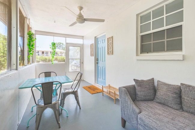 Building Photo - 2039 Monroe Ave