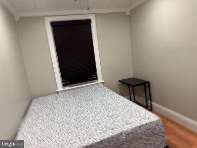 Building Photo - 725 W Mt Vernon St