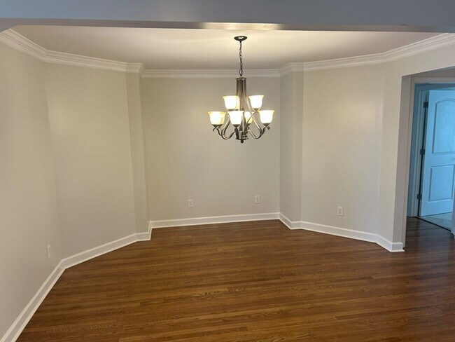 Building Photo - 3 Bed / 2 Bath Rental House in Huntsville, AL 35802