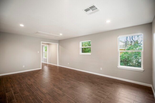 Building Photo - 628 Foster St