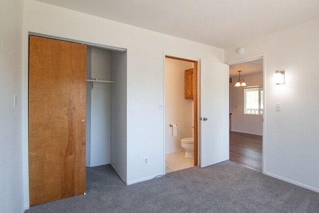 Building Photo - $500 MOVE IN SPECIAL Manufactured Home for Rent in Redding CA | 1 Acre, Large Deck, Pet Friendly