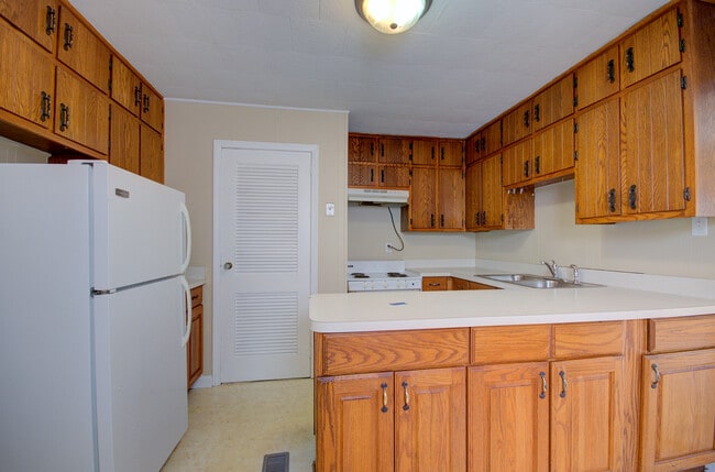 Building Photo - 2005 McDonough St