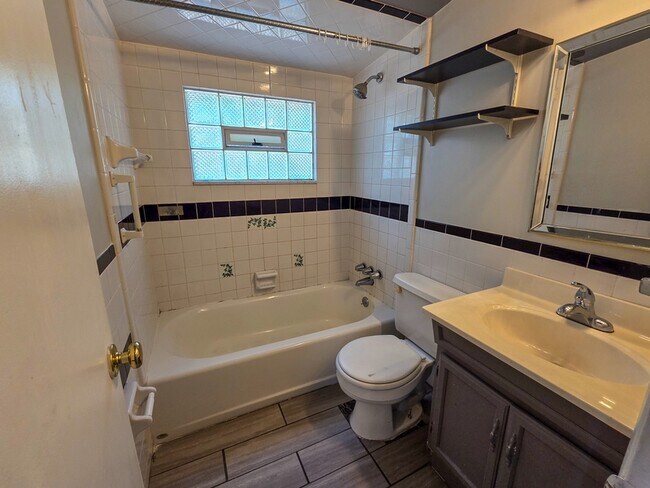 Building Photo - 151 Mahoning Dr