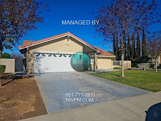 Building Photo - Beautiful single story home located in Riverside!