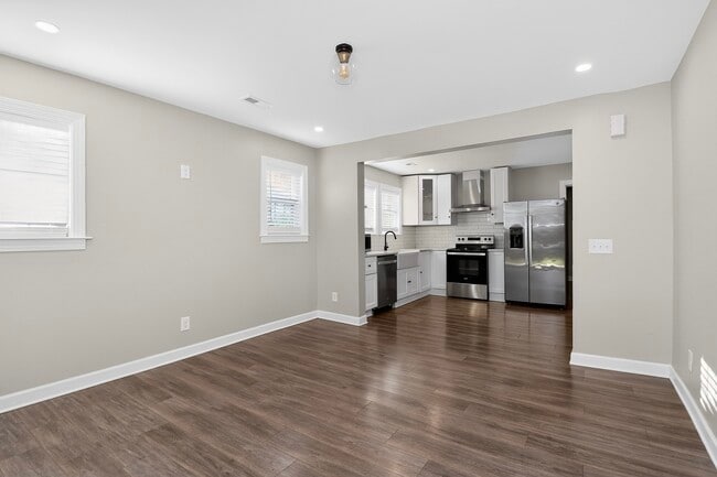 Building Photo - 4044 Dinglewood Ave