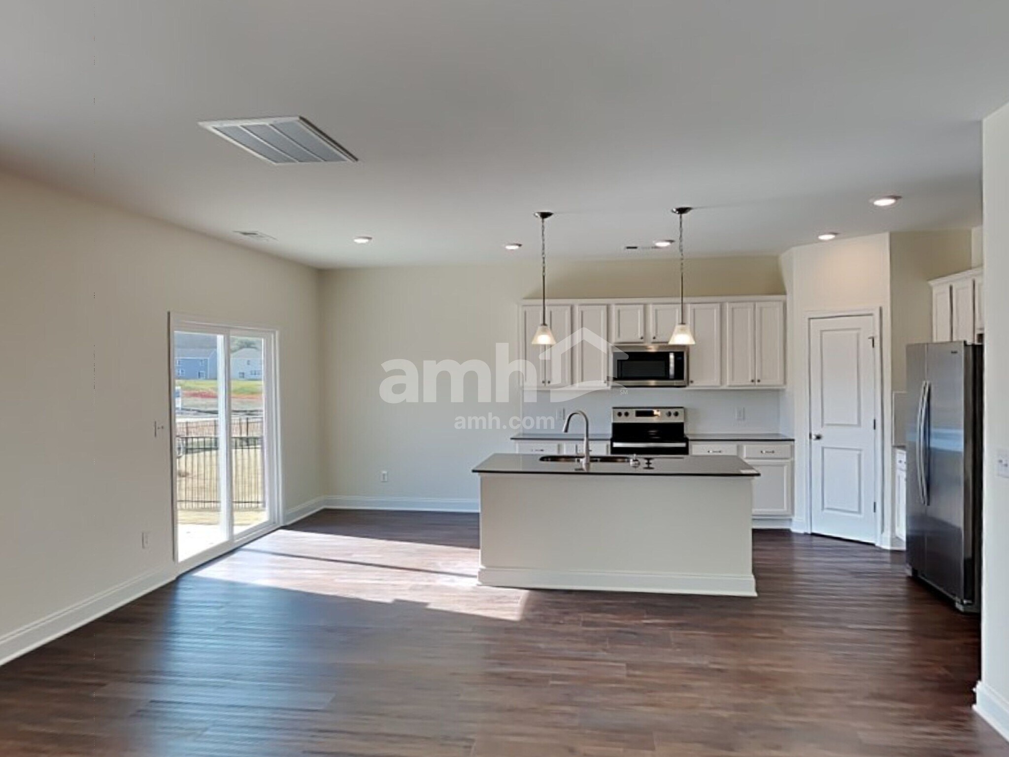 Building Photo - 2027 Williamshire Ln