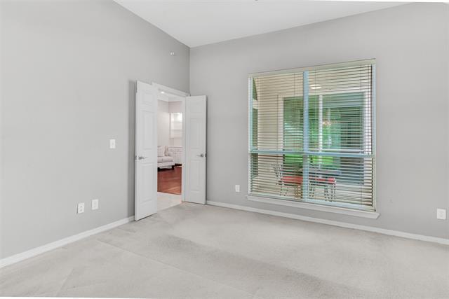 Building Photo - 4421 Oak Knoll Dr