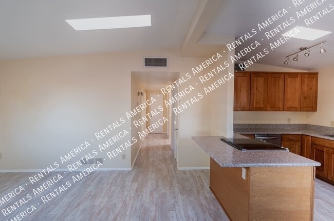 Building Photo - 4307 E Hayhurst St