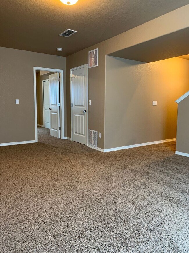 Building Photo - 1004 Diamond Rim Dr