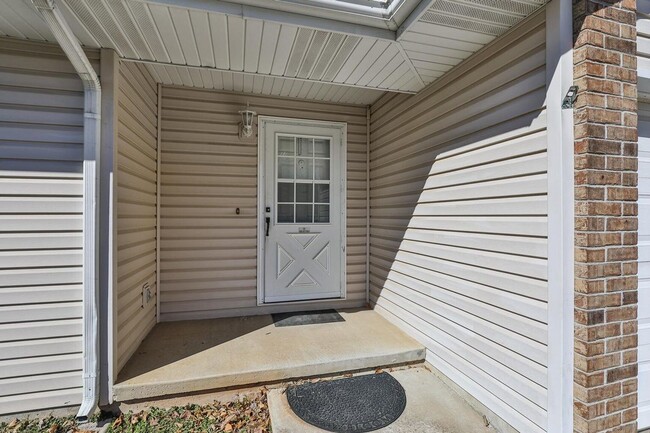 Building Photo - Updated 3 bedroom 2 bathroom 2 car garage ...
