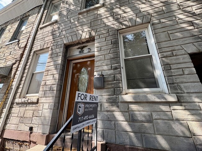 Building Photo - 4 Bedroom 1 Bathroom in Reading w/Bonus Room! *For a Limited Time- $800 Off Your First Month of R...