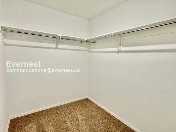 Building Photo - 707 N Dogwood Ave