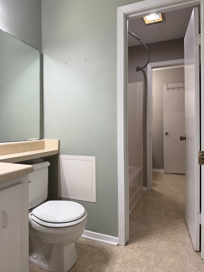 Building Photo - 3 Creekridge Cir