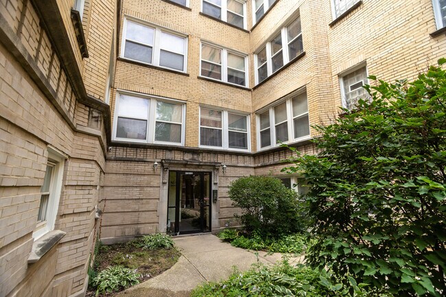 Primary Photo - 4750 N Albany Ave