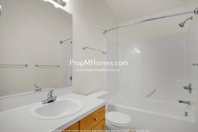 Building Photo - Cozy Three Bedroom Home in SE - New Photos!