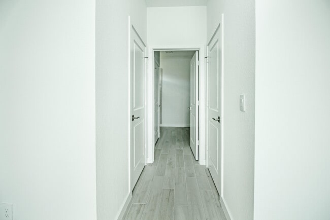 Building Photo - 5929 SE Sky Blue Cir