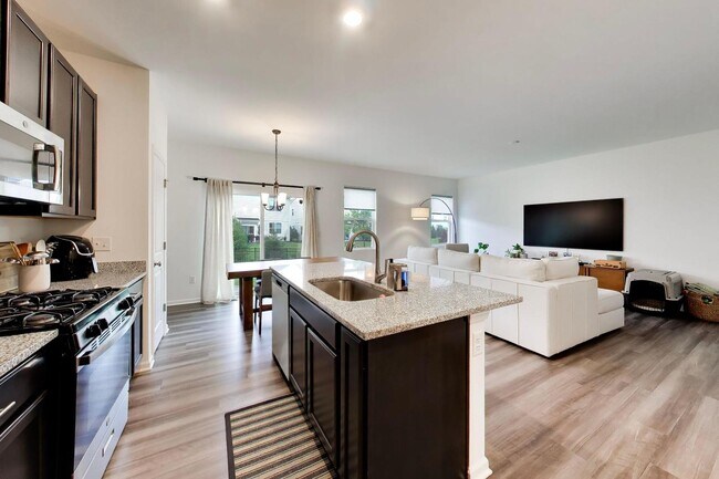 Building Photo - 420 Radcliff Ln