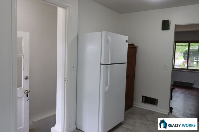 Building Photo - Charming 3-Bed Home