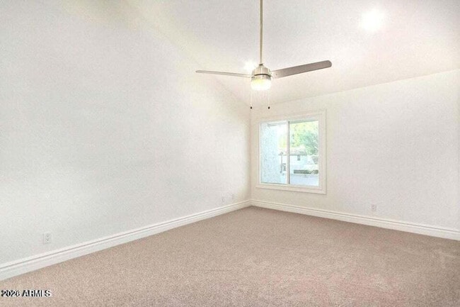 Building Photo - 1530 S River Dr