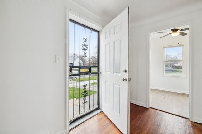 Building Photo - West Side - 3 Bedroom Bungalow