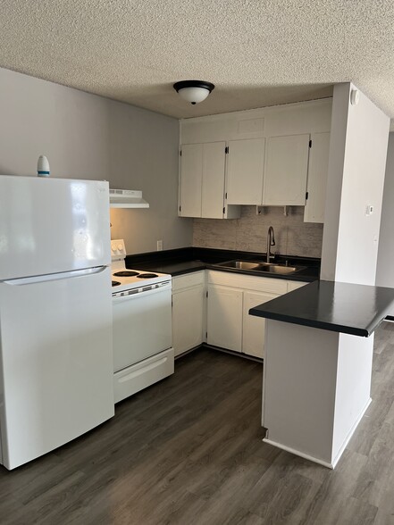 Building Photo - 2106 Pax Hill Rd